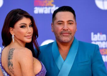 Oscar De La Hoya Dancing In Thong With Girlfriend Video Explained